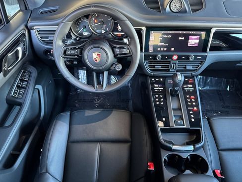 Certified 2026 Porsche Macan AWD/4WD image 15