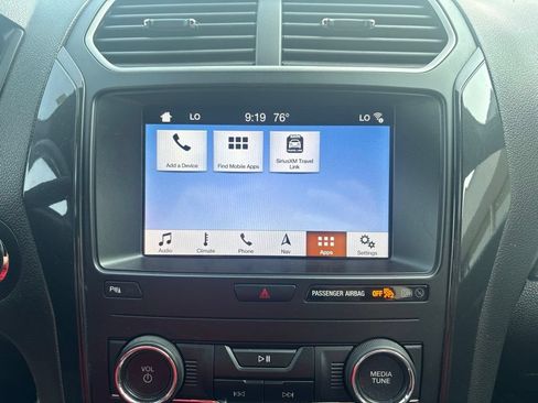 Used 2019 Ford Explorer XLT w/ Equipment Group 202A AWD/4WD image 18