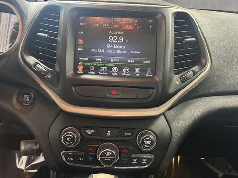 Used 2014 Jeep Cherokee Latitude w/ Comfort/Convenience Group AWD/4WD image 3