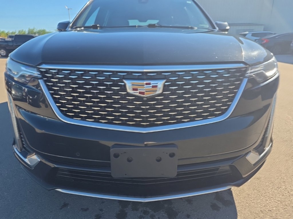 Used 2021 Cadillac XT6 Premium Luxury FWD image 2