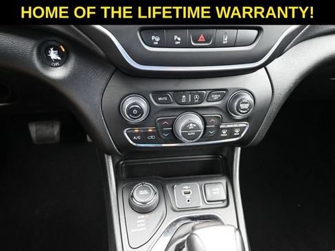 Used 2023 Jeep Cherokee Altitude Lux AWD/4WD image 32