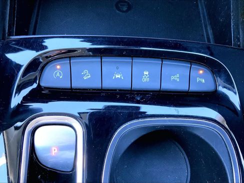 Used 2023 Buick Envision Avenir image 36