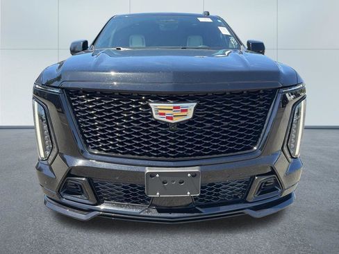 Used 2025 Cadillac Escalade V AWD/4WD image 3