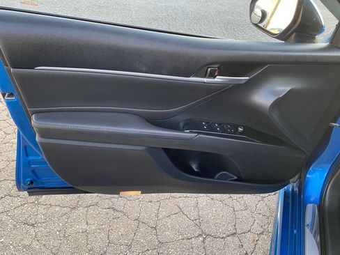 Used 2018 Toyota Camry XSE image 12