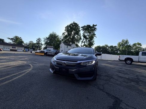 Used 2018 Honda Civic EX image 2