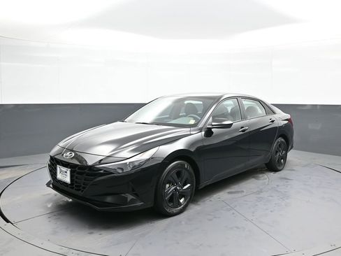 Certified 2023 Hyundai Elantra SEL w/ Cargo Package image 10