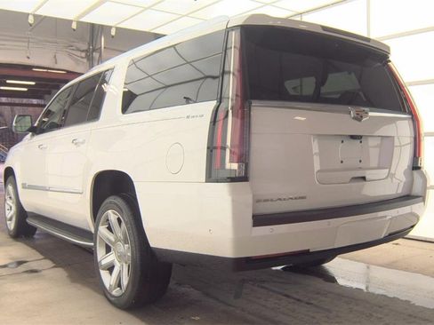 Used 2018 Cadillac Escalade ESV Luxury image 5