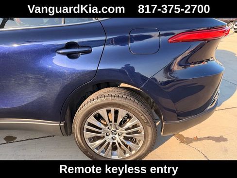 Used 2022 Toyota Venza Limited image 9