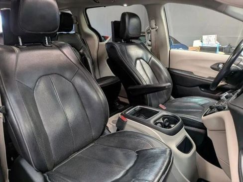 Used 2019 Chrysler Pacifica Limited w/ Advanced Safetytec Group image 9