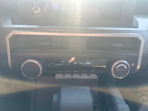 Used 2025 Toyota 4Runner SR5 AWD/4WD image 18