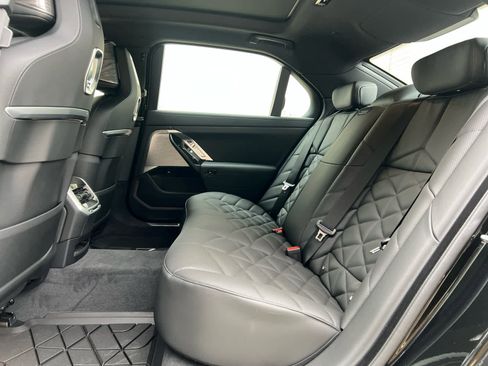 Used 2025 BMW 740i xDrive w/ Premium Package image 16