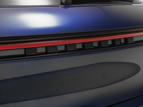 Used 2025 Porsche Macan image 8