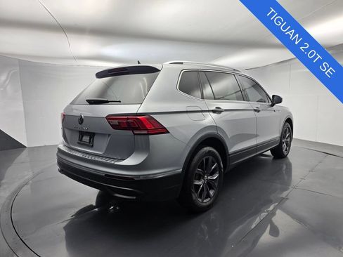 Used 2023 Volkswagen Tiguan SE w/ Panoramic Sunroof Package FWD image 4
