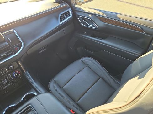 Certified 2024 Chevrolet Suburban High Country w/ Advanced Technology Package image 35