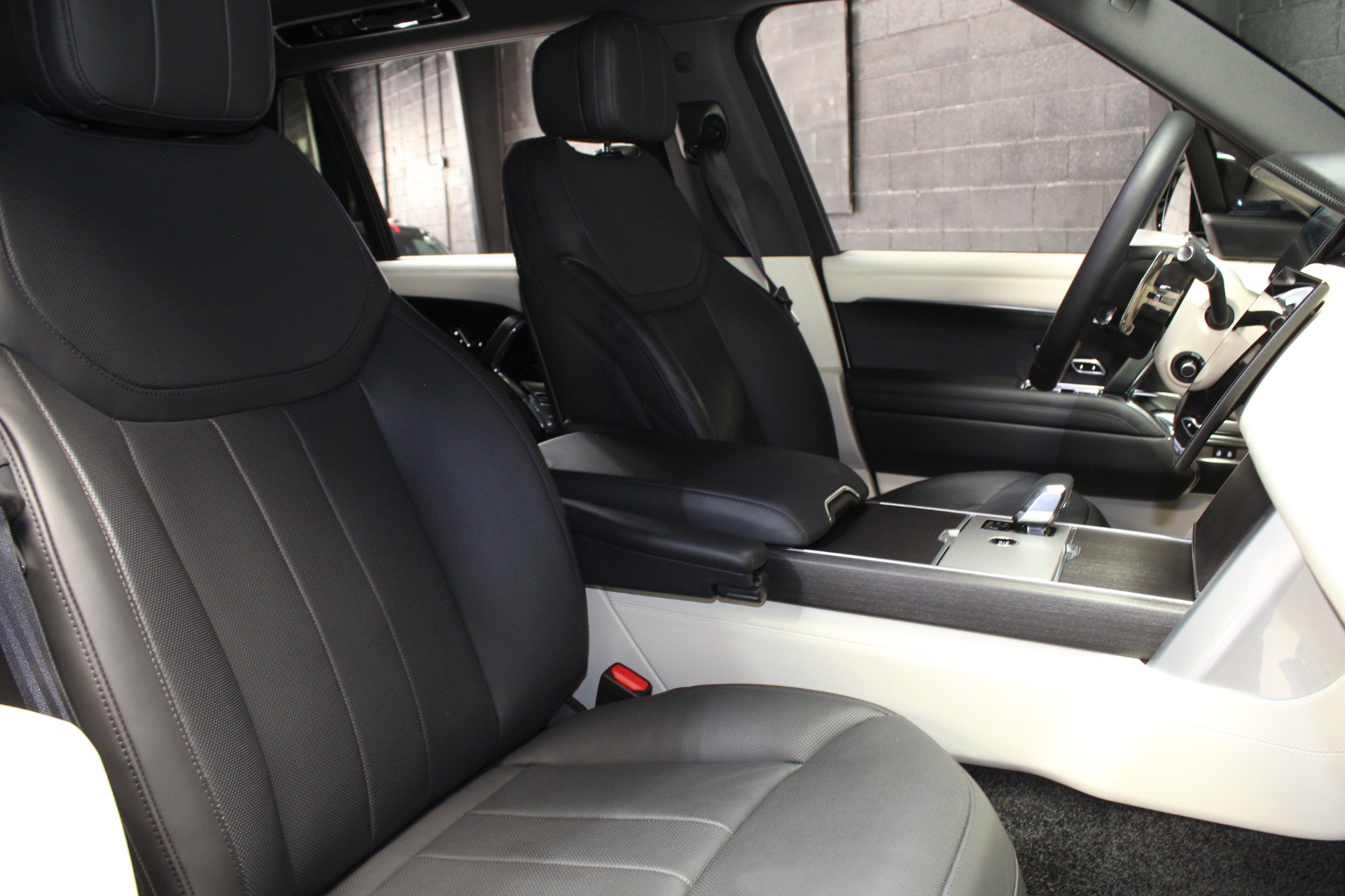 Used 2024 Land Rover Range Rover Long Wheelbase SE AWD/4WD image 53