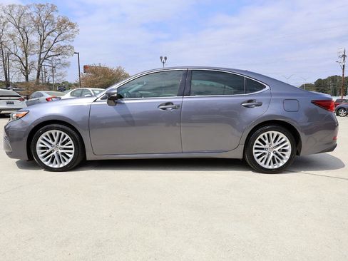 Used 2016 Lexus ES 350 w/ Luxury Package w/Wood Trim image 3