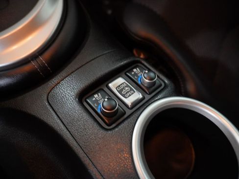 Used 2010 Nissan 370Z Touring image 22