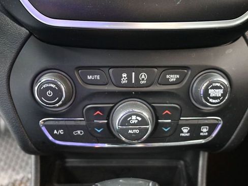 Used 2021 Jeep Cherokee Trailhawk w/ Premium Leather Package image 24