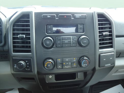 Used 2018 Ford F250 XL w/ Power Equipment Group AWD/4WD image 15
