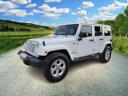 Used 2015 Jeep Wrangler Unlimited Sahara w/ Connectivity Group image 3