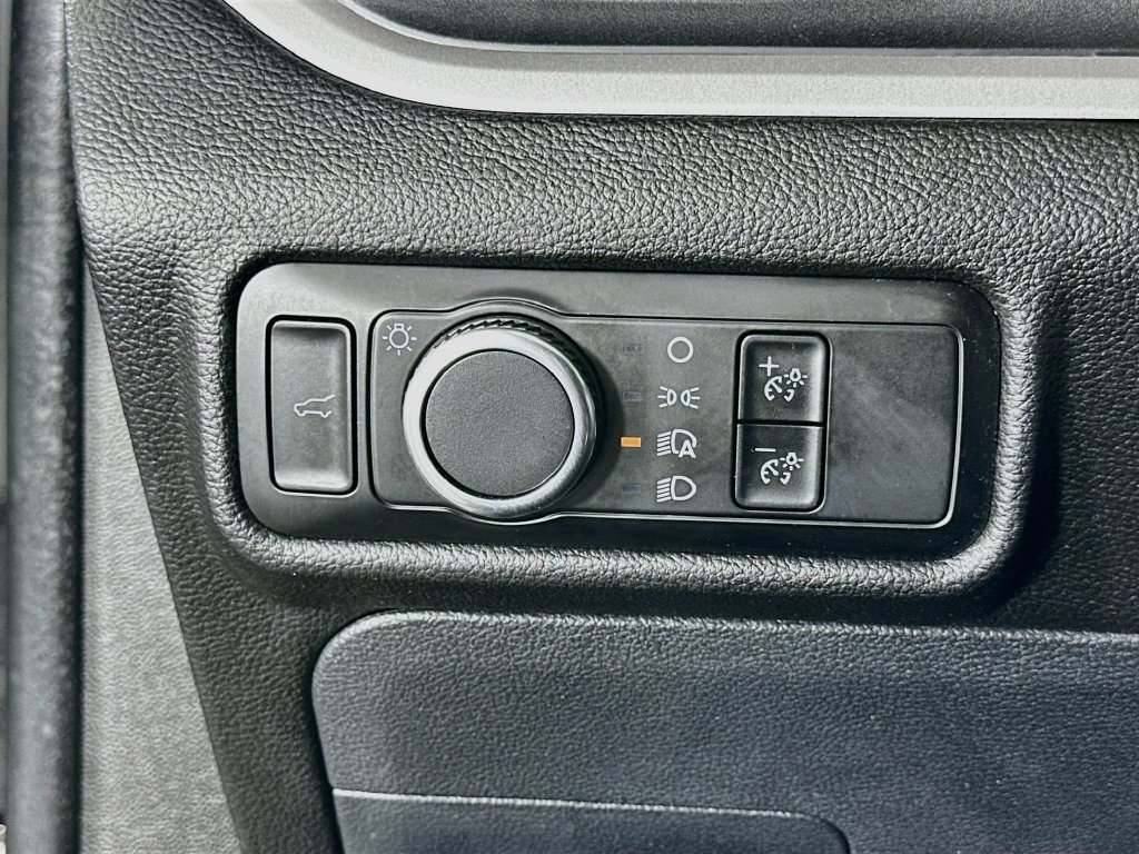Used 2024 Ford Explorer XLT RWD image 10