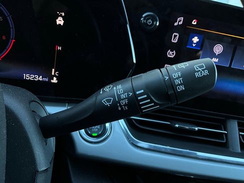 Used 2025 Chevrolet Trax LT image 35