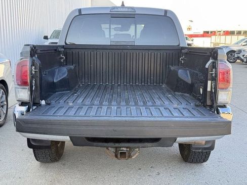 Used 2020 Toyota Tacoma TRD Off-Road AWD/4WD image 31