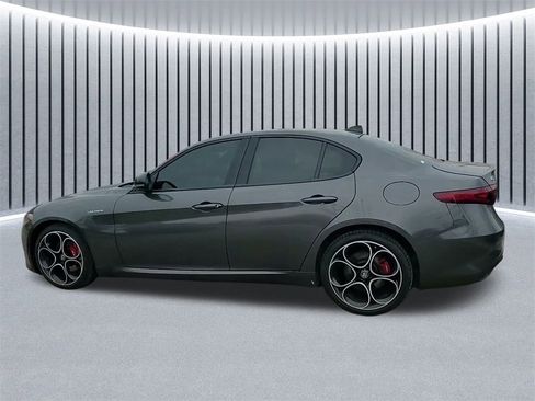 Used 2023 Alfa Romeo Giulia Veloce image 14