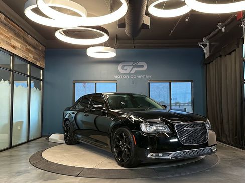 Used 2021 Chrysler 300 Touring L RWD image 1