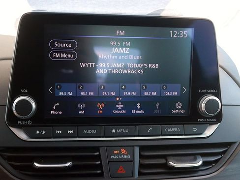 Used 2025 Nissan Altima 2.5 SV FWD image 26