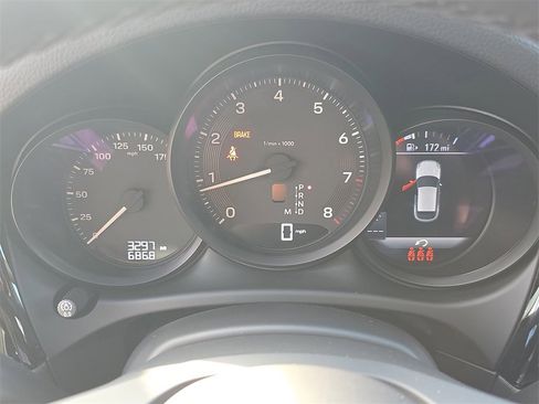 Used 2025 Porsche Macan image 33