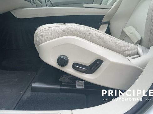 Certified 2023 Volvo XC60 B5 Plus AWD/4WD image 29