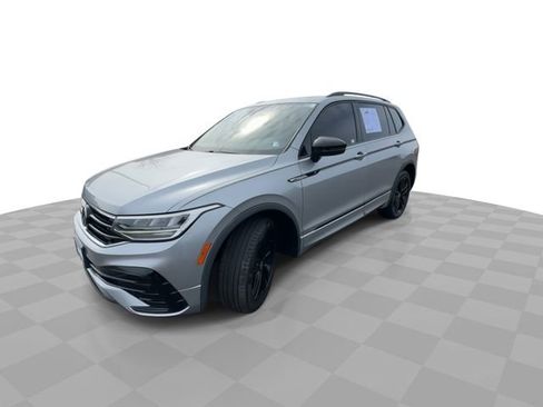 Used 2022 Volkswagen Tiguan SE R-Line image 4