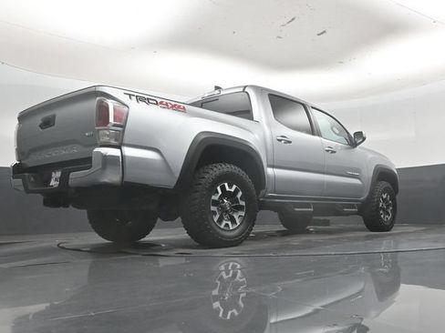 Used 2022 Toyota Tacoma TRD Off-Road AWD/4WD image 45