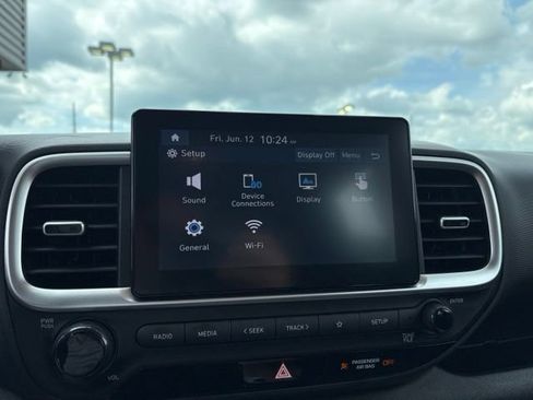 Used 2023 Hyundai Venue SEL FWD image 19
