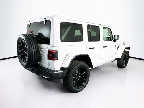 Used 2025 Jeep Wrangler Unlimited Sahara w/ Safety Group AWD/4WD image 9