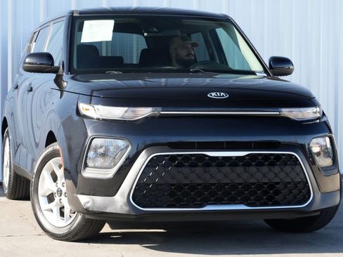 Used 2020 Kia Soul S image 2
