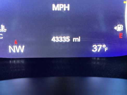 Certified 2025 Chrysler Pacifica Limited image 6