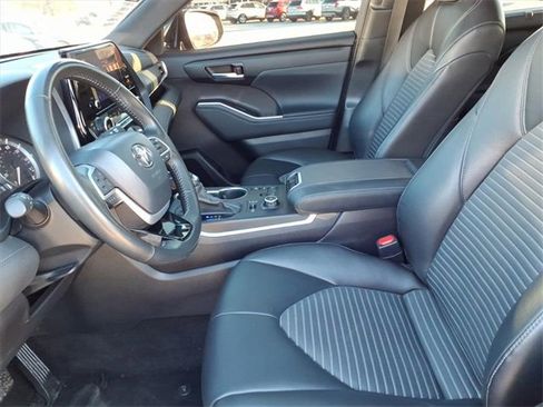 Used 2024 Toyota Highlander XSE image 13