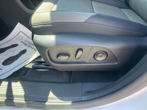 New 2026 Chevrolet Equinox LT w/ Convenience Package II image 17