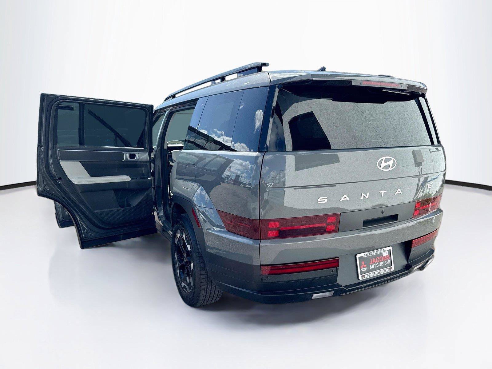 Used 2025 Hyundai Santa Fe SEL FWD image 9