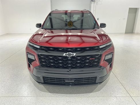 Used 2024 Chevrolet Traverse RS image 3
