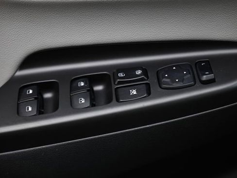 Used 2023 Hyundai Kona Limited image 17