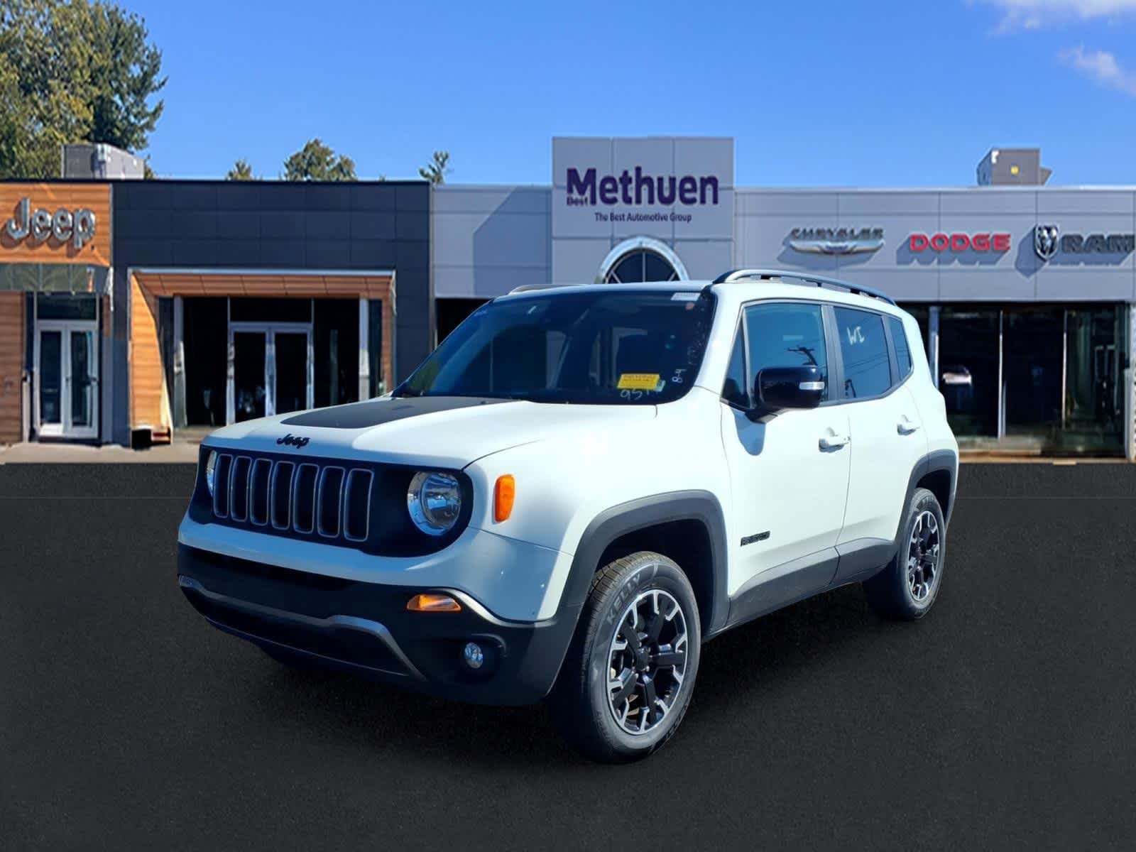 Used 2023 Jeep Renegade Latitude AWD/4WD image 7