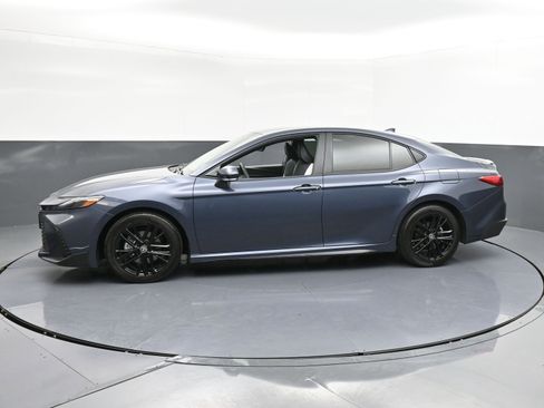 Used 2026 Toyota Camry SE image 5