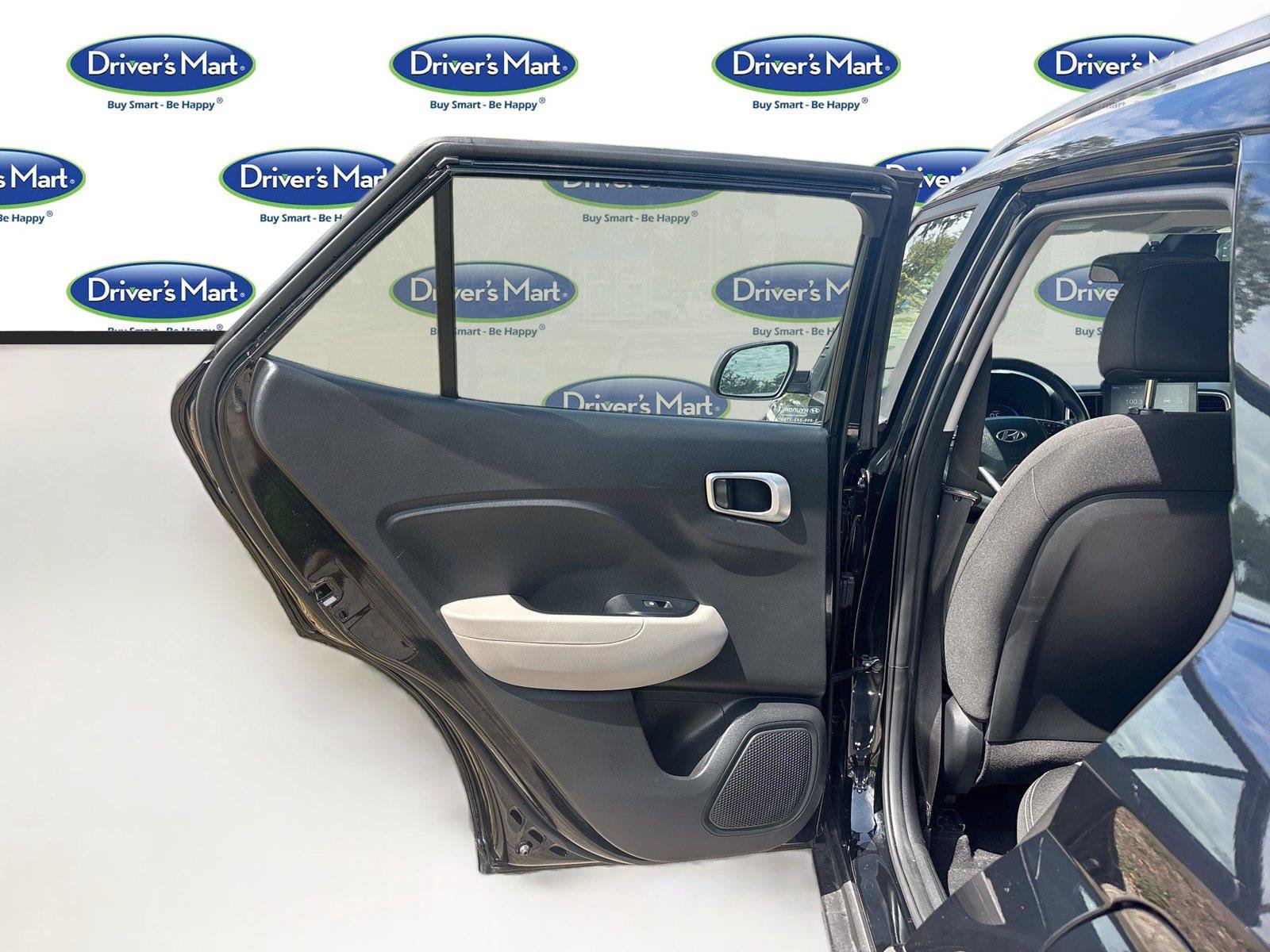 Used 2025 Hyundai Venue SEL FWD image 13