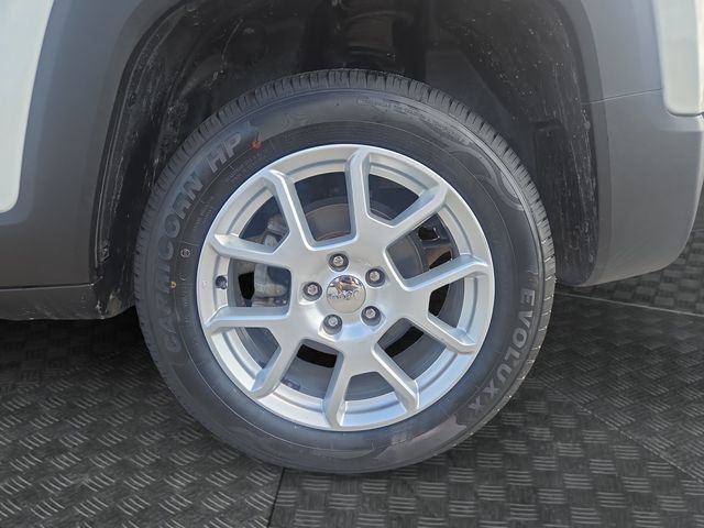 Used 2023 Jeep Renegade Latitude AWD/4WD image 34