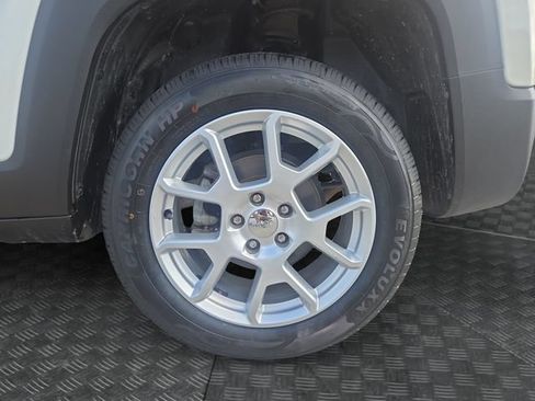 Used 2023 Jeep Renegade Latitude AWD/4WD image 34