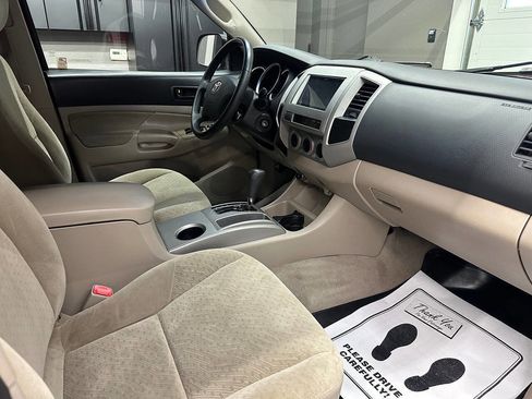 Used 2005 Toyota Tacoma PreRunner image 27