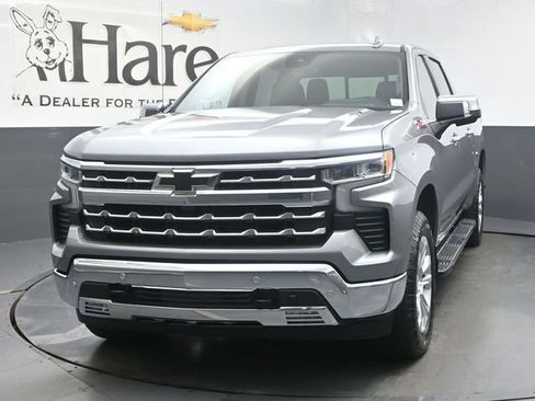 Used 2025 Chevrolet Silverado 1500 LTZ AWD/4WD image 7